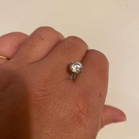 Single CZ diamond earring - Picture 2 of 2